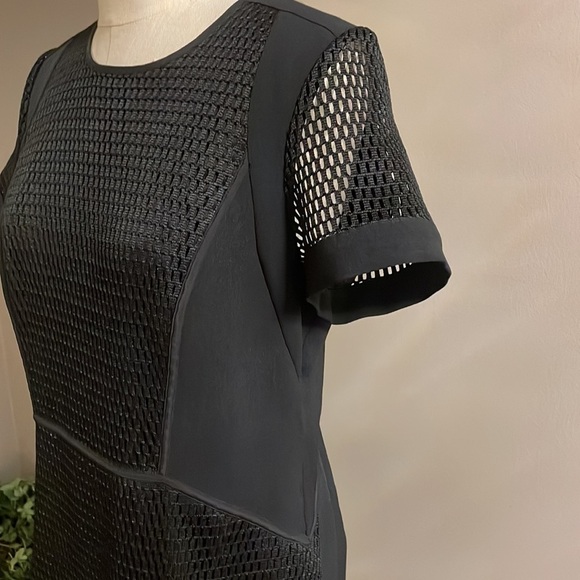 BANANA REPUBLIC dress black DOLPHIN HEM mesh / fishnet overlay size 14P - Picture 6 of 17